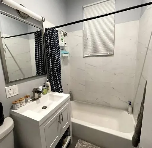 Lovely Logan Square 2-bedroom In Chicago