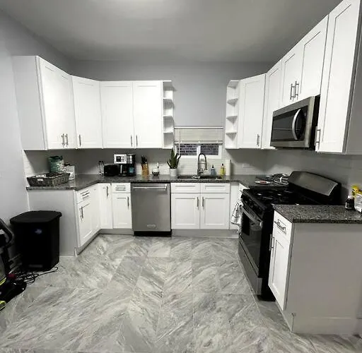 Lovely Logan Square 2-bedroom In