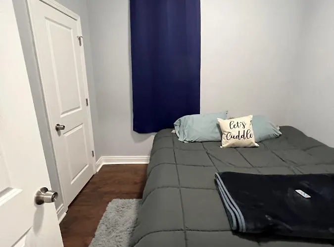 Apartment Lovely Logan Square 2-bedroom In