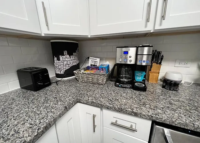 Lovely Logan Square 2-bedroom In