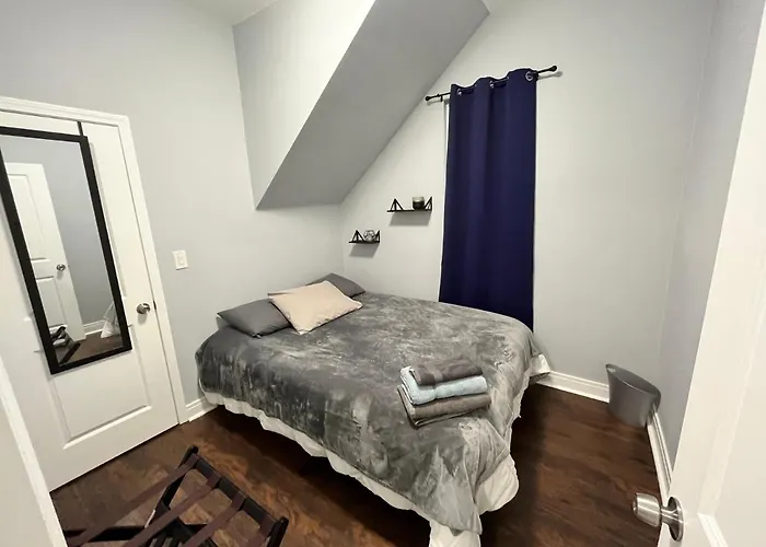 Lovely Logan Square 2-bedroom In *