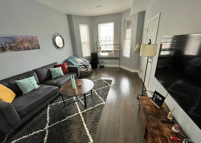 Apartment Lovely Logan Square 2-bedroom In *
